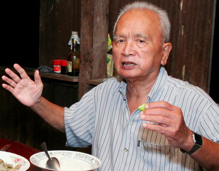 Anklaget. Nuon Chea var den næstøverste i de røde khmerers rædselsregime. Nu stilles han til ansvar i en retssag, som begynder næste år. 