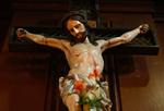 Jesus hænger på korset i kirker over hele verden. Men han kunne lige så godt hænge på en pæl, en stang eller for den sags skyld en træstamme, mener den svenske præst Gunnar Samuelsson. 
