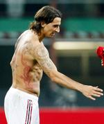 udfald. Zlatan Ibrahimovich blev bedt om at lære nogle bedre manerer efter udfald mod tidligere Milan-træner. 