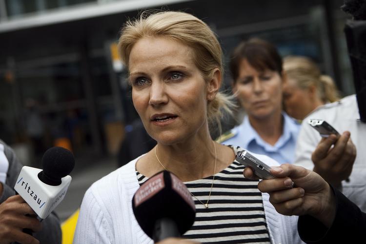 Forsvar. Helle Thorning-Schmidt afbrød sin ferie i Frankrig for at vende hjem og besvare spørgsmål i skattesagen. 