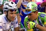 dopet. Oscar Sevilla (th) under samtale med en anden doping-belastet rytter, Ivan Basso. Arkivfoto. 