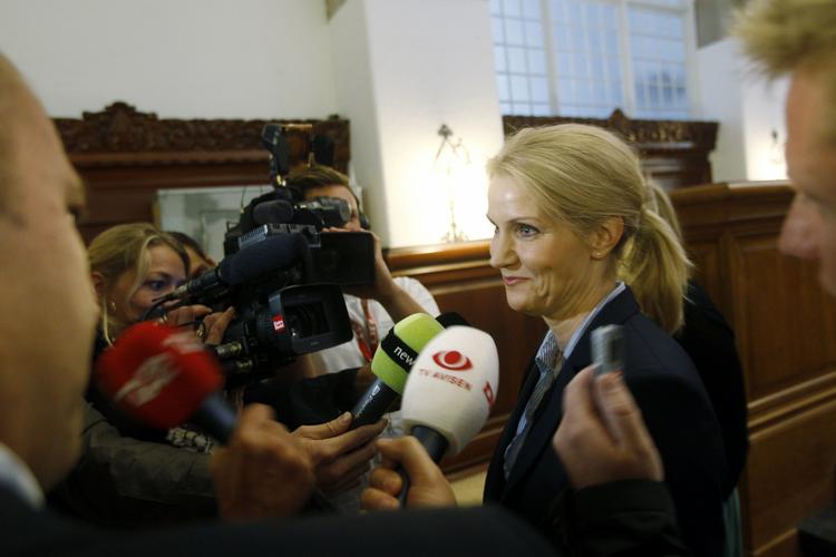 Socialdemokraternes formand Helle Thorning Schmidt overbragte afgørelsen fra Skat på Christiansborg. 
