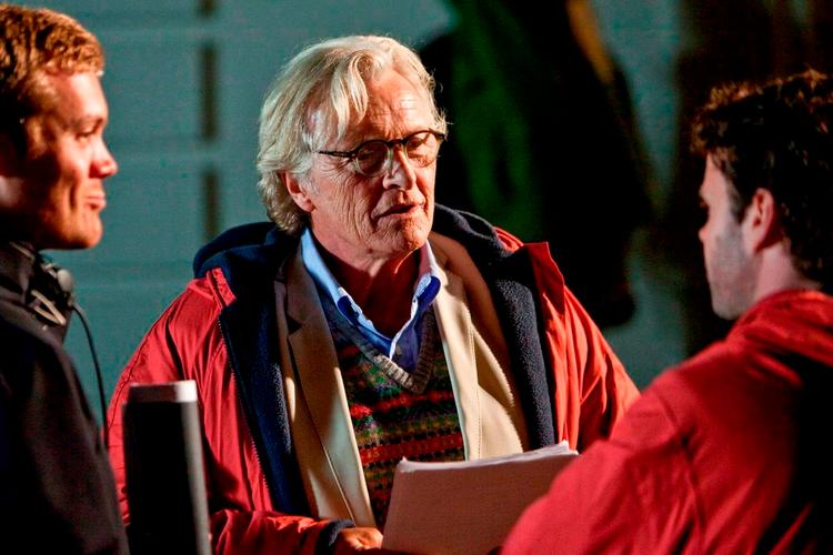 Hauer. Ud over Rutger Hauer (midt) omfatter rollelisten til 'Alle for én' bl.a. Jonatan Spang, Mick Øgendahl (th på foto), svenske Lisa Werlinder, Charlotte Fich og Mille Dinesen. Til venstre er det instruktør Rasmus Heide. 
