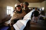 Valgblæk. Der er opdaget flere tilfælde, hvor det er lykkes folk at vaske det karakteristiske valgblæk af fingeren igen ved dagens afstemning i Afghanistan. 