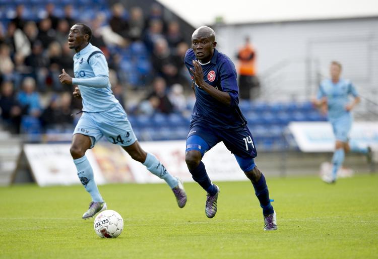 Lynmål. Jones Kusi-Asare sendte AaB på vinderkurs efter blot et minuts fodbold i Randers. 