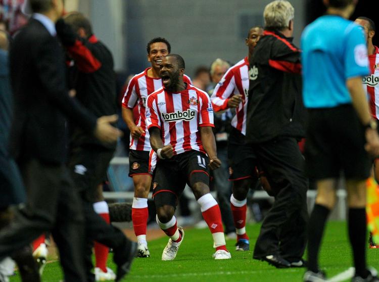 Yeah! Sunderlands Darren Bent jubler over det udlignende mål. 