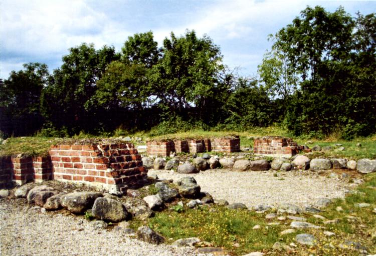DER VAR ENGANG... Resterne af Øm Kloster hvor munkene i slutningen af 1200-tallet udarbejdede en krønike om klostrets egen historie. Foto: Anne-Marie Mai