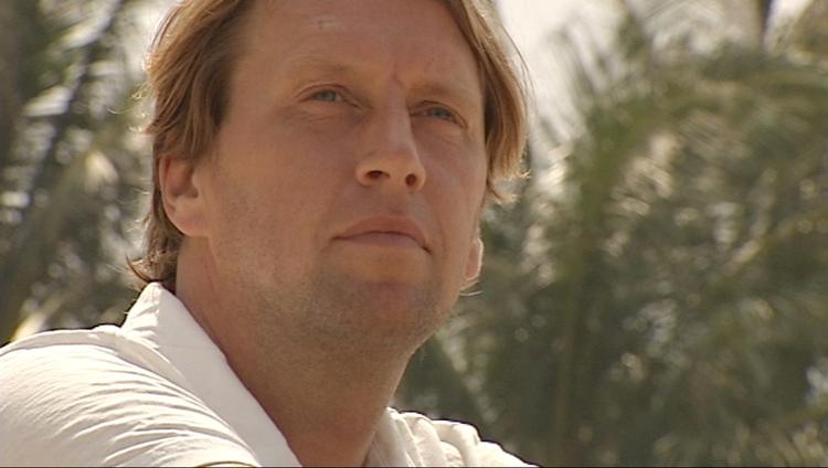 Prist. Foreningen KLF, Kirke og Medier, giver 10.000 kr. til DR's Anders Agger. 