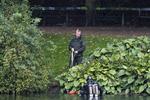 Dykkere. Frømandskorpset har gennemsøgt søen i Ørstedsparken flere gange. 