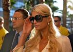 Hilton. Paris Hilton ankommer i selskab med sin forsvarsadvokat David Z. Chessnoff til retten i Las Vegas. 