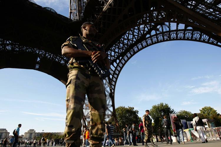 TERRORTRUSSEL. Flere udenlandske efterretningstjenester har meddelt Frankrig, at en kvinde planlægger et bombeangreb på den parisiske offentlige transport. 