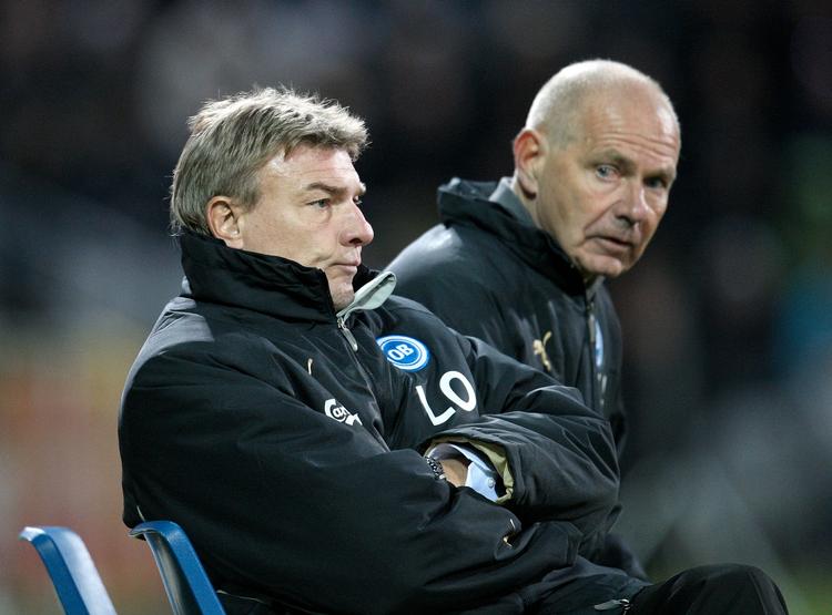 scout. Viggo Jensen (th) bliver alligevel i OB trods fyringen i sidste uge. Men cheftræner Lars Olsen (tv) kommer nok ikke tilbage lige med det samme. Arkivfoto. 