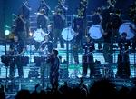 Tekster. Thom Yorke og Radioheads tekster hører blandt dem, man kunne være fristet til at gå om bord i på nettet. Her optræder forsanger Thom Yorke med USC Marching Band i Los Angeles sidste år. 
