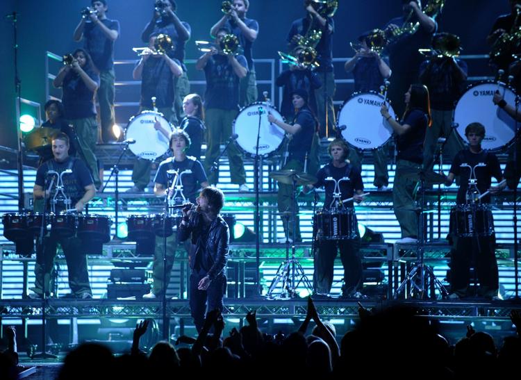 Tekster. Thom Yorke og Radioheads tekster hører blandt dem, man kunne være fristet til at gå om bord i på nettet. Her optræder forsanger Thom Yorke med USC Marching Band i Los Angeles sidste år. 