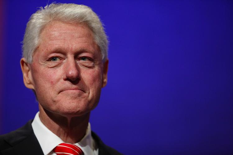 rask. »Jeg har det fantastisk«, bedyrer Bill Clinton. Billedet her i fra i går, hvor han deltog i en konference i New York. 