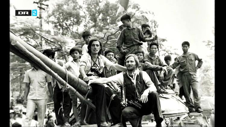 1975. Jens Nauntoftes  'forbrydelse' ifølge 'Jagten på de røde lejesvende' er, at han lod sig forevige  på denne kampvogn og kaldte det  en befrielse, da amerikanerne forlod  byen. 