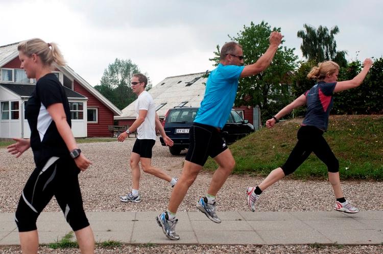 Flyveskridt. En atletikklassiker, som man ikke kan gøre tit nok. Giver kraftfuldt afsæt og styrker akillessener. 