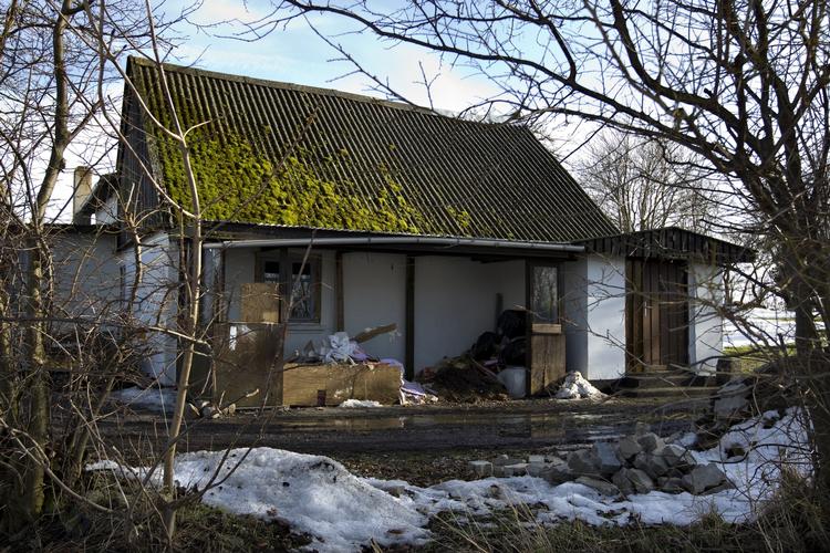 Fraflyttet. Familien boede i dette hus i dens tid på Lolland. 