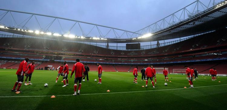 satsning. Flytningen fra Highbury til det splinternye Emirates Stadium var dyr for Arsenal, men nu er indtægterne begyndt at strømme ind. Arkivfoto. 