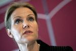 Diplomati. Helle Thorning-Schmidt og andre af Christiansborgs politikere lægger en så voldsom tone for dagen, at det danske diplomati må gå stille med dørene. Lykkeligvis er diplomatiet dog virkende, om end i dyb diskretion. 