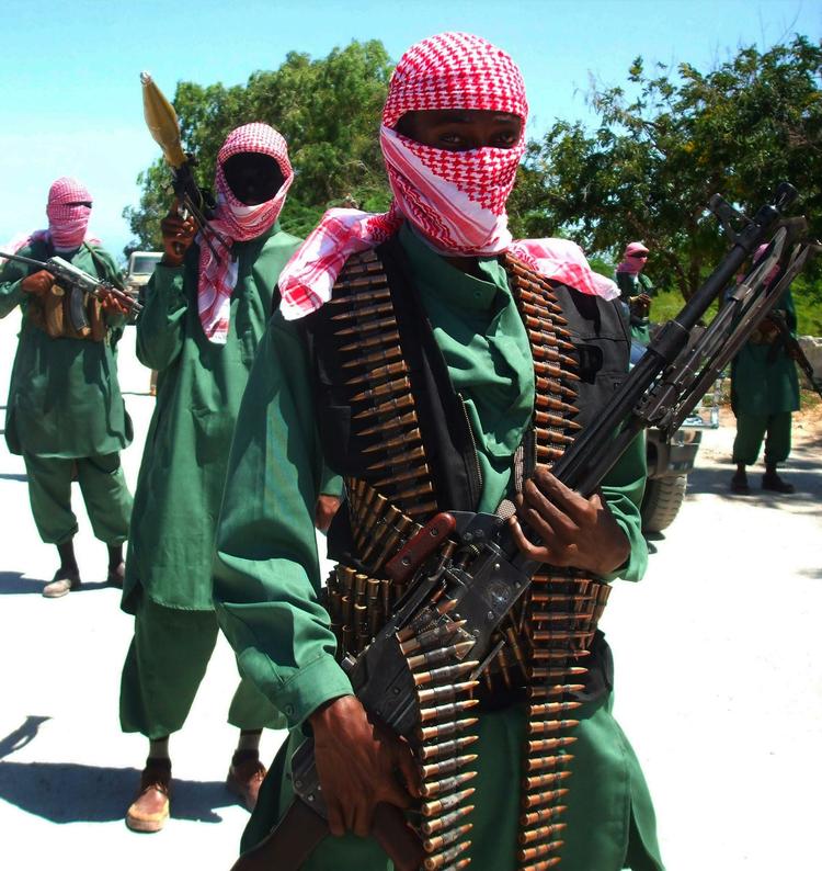 A majority of 47 percent to 40 percent does not believe that Danish troops should be sent to Africa. Archive picture of al-Shabaab fighters near Mogadishu. 
