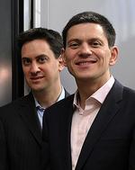 Fejde. Brødrene Ed og David Miliband er klar til dommen, når afgørelsen om, hvem der bliver Labours nye leder, falder i eftermiddag. 