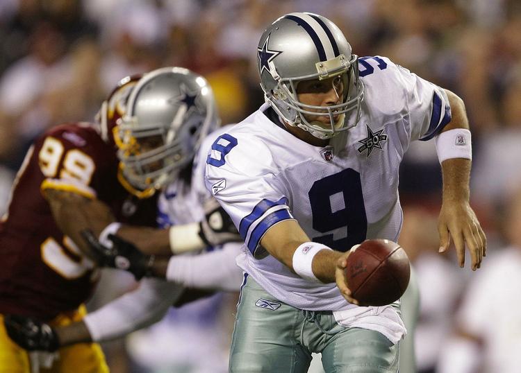 Nøglespiller. Dallas' quarterback Tony Romo skal finde de præcise kast frem, hvis USA's mest populære hold skal slå Houston. Arkivfoto. 