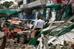 Terror. To lokalt ansatte mistede livet, da en bil fyldt med sprængstof gik af foran den danske ambassade i Pakistan. 