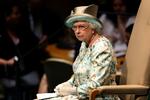 Dyrt. Det koster mange penge at varme de kongelige boliger op. Nye dokumenter viser, at den britiske Dronning Elizabeth søgte om hjælp fra fattig-fond. 