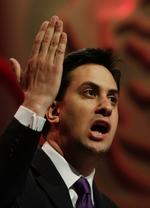 Vinderen. Det kom bag på de fleste, at lillebror Ed Miliband var robust og stærk nok til at slå sin storebror i kampen om Labours trone. 