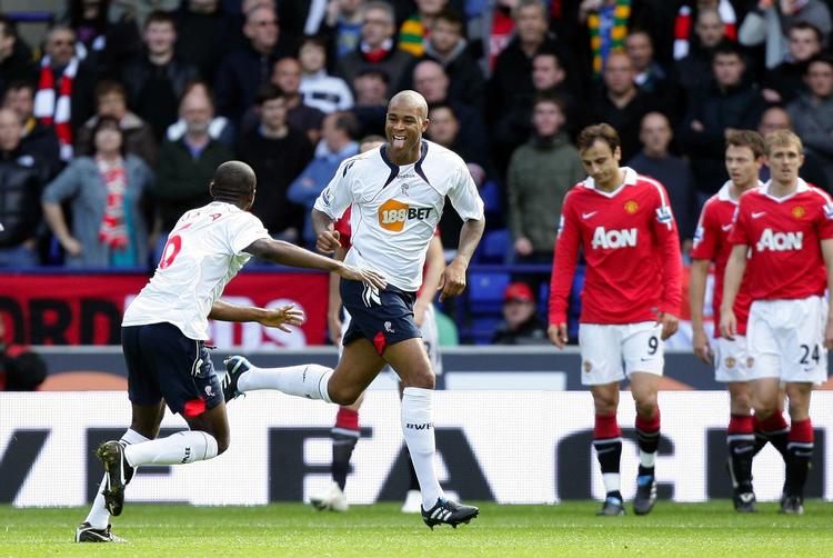 forsvarsklippe. Zat Knight scorede til 1-0 for Bolton mod Manchester United. 