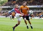 sammenstød. Det var fight mod poleret kontraspil, da Wolverhampton i kampens sidste minutter blev snydt for point mod Aston Villa. 