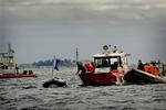 eftersøgning. Redningsmandskab leder stadig efter to savnede danske dykkere. 
