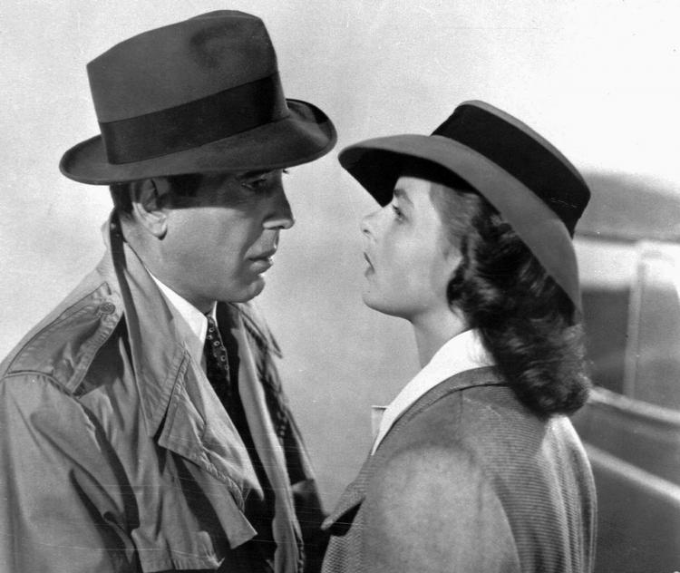 Bogart. Her er det Ingrid Bergman, der er i kløerne på Humphrey Bogart. Dog sker det her i embeds medfør i 'Casablanca' fra 1943. 
