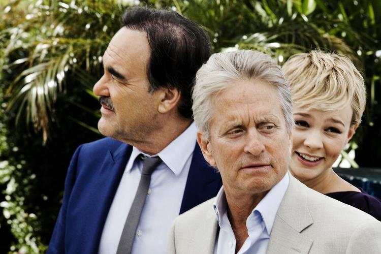 Instruktør Oliver Stone (tv) i selskab med Michael Douglas og Carey Mulligan på Cannes Festivalen. Nu har 'Wall Street 2: Money never Sleeps' dansk premiere 