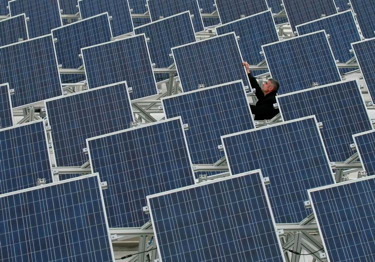 Solvarme. Lande som Tyskland og Spanien har hidtil vist sig rede til at satse på solenergi. Det samme kan siges om Kina. Helt anderledes ser det ud i Danmark. Arkivfoto: AP 