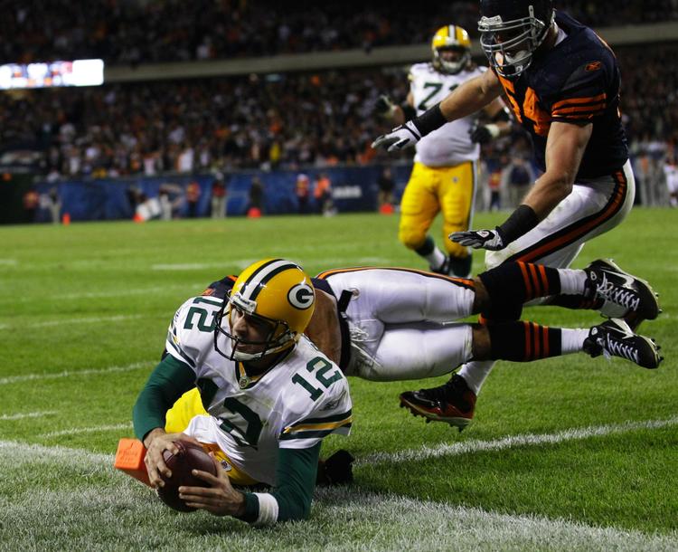 Vending. Aaron Rodgers (12) kaster sig til en touchdown, mens det stadig gik godt for Green Bay Packers. Men Chicago Bears kom tilbage i kampen. 