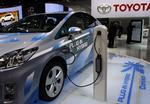 Klimakommisionen vil helt eller delvist fjerne afgiften på hybridbiler som denne Toyota Prius. 