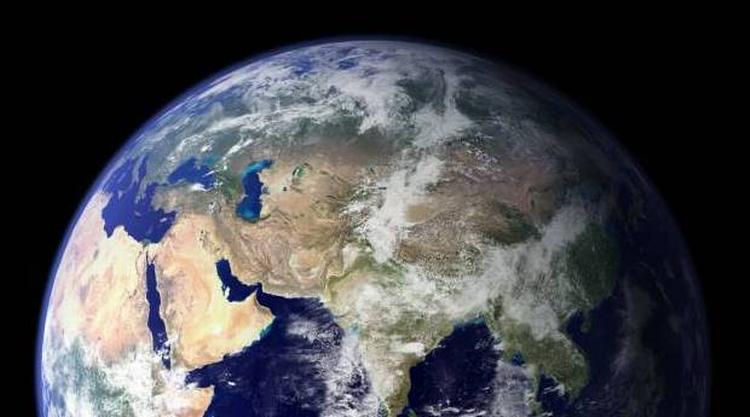 Udefra. Supersatellitter vil gøre det muligt i 2013, at se jorden fra rummet med en meters afstand. 