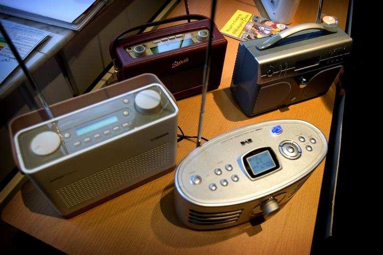 sluk. Ud over at lukke tre kanaler vil DR  ommøblere sine DAB-kanaler. (Arkiv) 