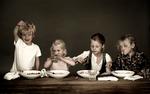 »Hvis børn lærer, hvordan det er at spise på restaurant, vil de i fremtiden få en væsentlig bedre oplevelse af at gå ud at spise, og det er jo til fordel for min branche«, siger restauratør Morten Bech Køster, der åbner sin børnevenlige Bistrot Bobo 11. oktober. 
