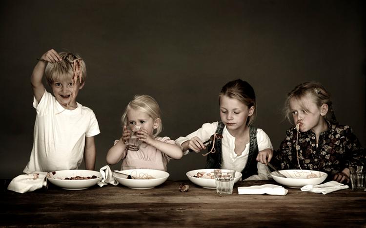 »Hvis børn lærer, hvordan det er at spise på restaurant, vil de i fremtiden få en væsentlig bedre oplevelse af at gå ud at spise, og det er jo til fordel for min branche«, siger restauratør Morten Bech Køster, der åbner sin børnevenlige Bistrot Bobo 11. oktober. 