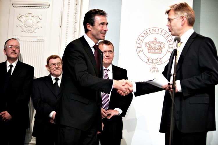 Udskiftning. Anders Fogh Rasmussen og Karsten Dybvad var pot og pande i Statsministeriet. Nu siger Karsten Dybvad farvel til Lars Løkke Rasmussen for at hellige sig jobbet som administrerende direktør i Dansk Industri. 