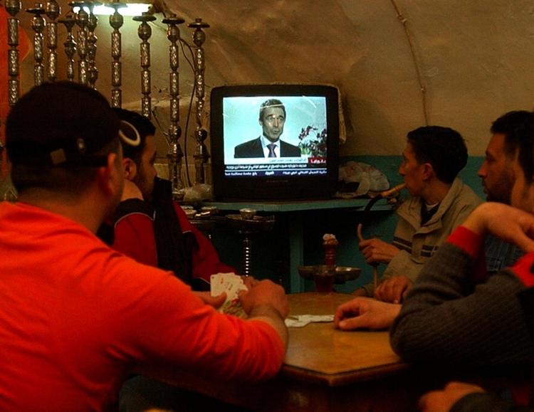 2. februar giver Anders Fogh Rasmussen et interview på tv-stationen Al Arabiya. Han undskylder ikke tegningerne, men understreger, at han »er dybt bedrøvet over, at mange muslimer opfatter tegningerne i den danske avis som en krænkelse af profeten Muhammed«. 