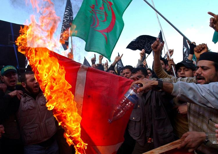 Og indbyggerne i en flygtningelejr i Sidon i Libanon får samme idé. 