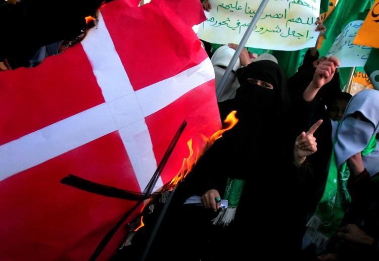 Kvinder fra den palæstinensiske gruppe Hamas raser over Danmark ved en demonstration i Gaza 4. februar. 