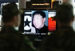 general. Nordkoreas leder, Kim Jong Il har udnævnt sin yngste søn, Kim Jong Un til general for nylig. Her vises sønnens portræt på sydkoreansk tv forleden. 