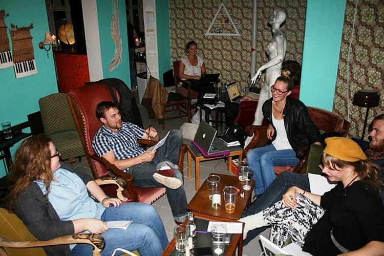 Der har allerede været holdt 'pre-åbningsfest' på den ny Retro Nørrebro for at teste faciliteterne. Fredag åbner den ny cafe for alvor. 