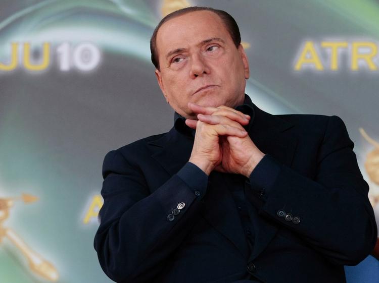 presset. Premierminister Silvio Berlusconi kan blive tvunget til at træde tilbage i aften, hvis han taber midtillidsafstemning i parlamentet. 