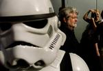 Klar. Nu er biograferne endelig oppe i det fornødne teknologiske gear, mener George Lucas (i baggrunden), der derfor lancerer sine legendariske film i 3D. Arkivfoto. 